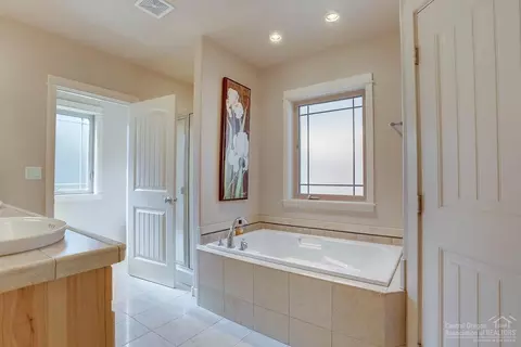 63406 Barton View Pl, Bend, OR 97701 photo 12