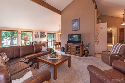62570 Eagle Rd, Bend, OR 97701 photo 5