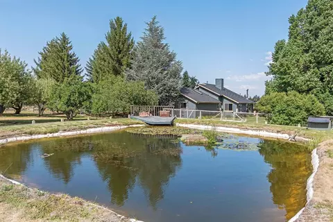 62570 Eagle Rd, Bend, OR 97701 photo 2