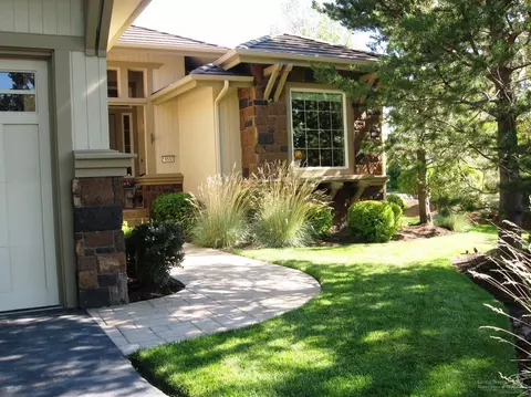 19595 Blue Lake Loop, Bend, OR 97702 photo 1