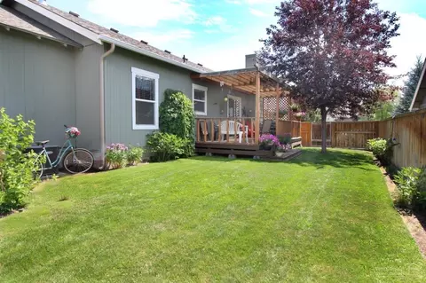 20730 Beaumont Dr, Bend, OR 97701 photo 3