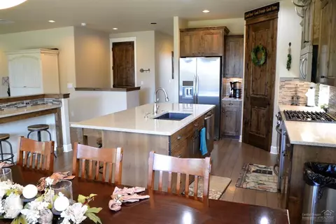 61117 Manhae Loop, Bend, OR 97702 photo 3