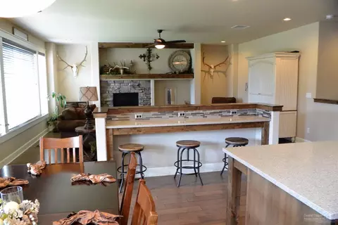 61117 Manhae Loop, Bend, OR 97702 photo 4