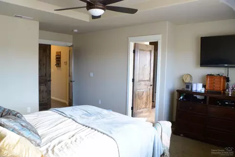 61117 Manhae Loop, Bend, OR 97702 photo 9