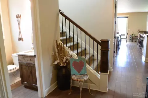 61117 Manhae Loop, Bend, OR 97702 photo 2