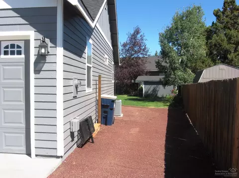63232 Eastview Dr, Bend, OR 97701 photo 23