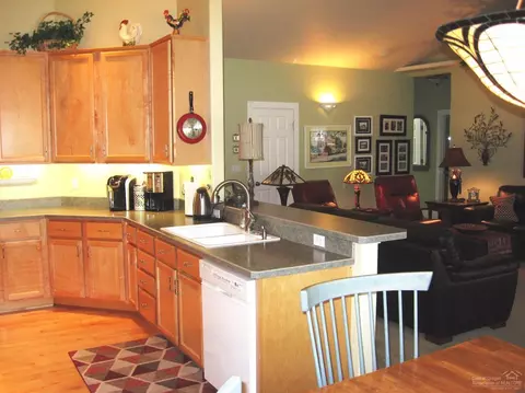 63232 Eastview Dr, Bend, OR 97701 photo 5