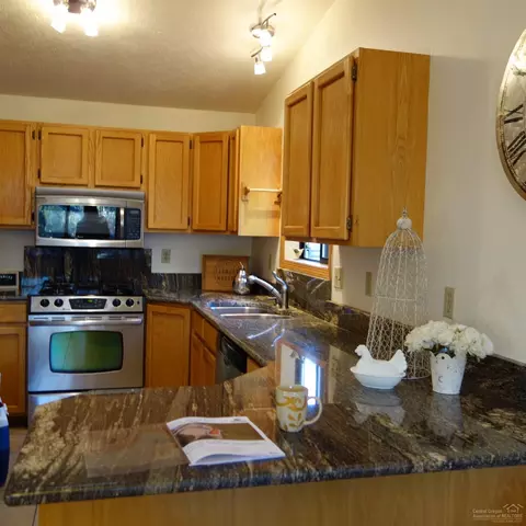 2129 NW 2nd St, Bend, OR 97701 photo 4