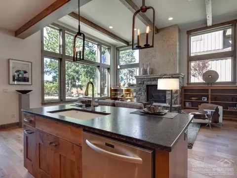 60442 Kangaroo Loop, Bend, OR 97702 photo 4