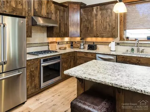 60442 Kangaroo Loop, Bend, OR 97702 photo 5