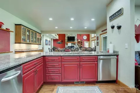 17062 Cooper Dr, Bend, OR 97707 photo 4
