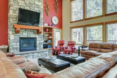 17062 Cooper Dr, Bend, OR 97707 photo 3