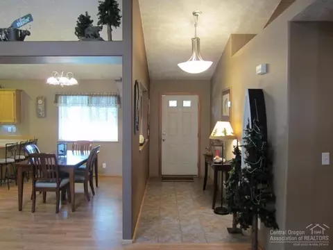 17536 Rosland Rd, La Pine, OR 97739 photo 3