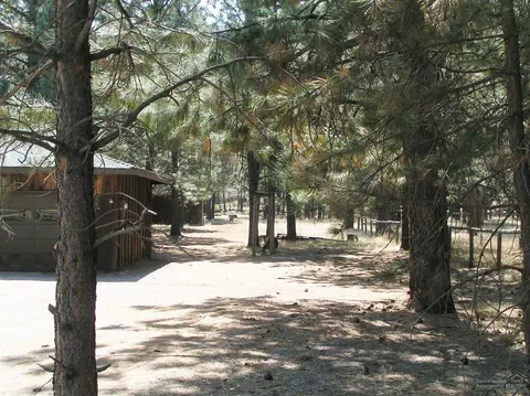 14583 Bluegrass Loop, Sisters, OR 97759 photo 3