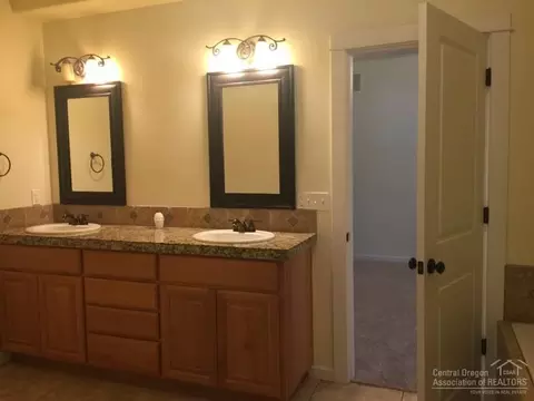 17040 Kasserman Dr, Bend, OR 97707 photo 6