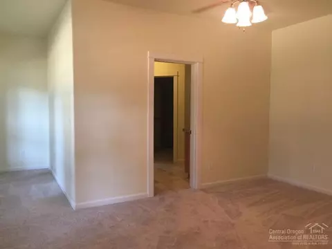 17040 Kasserman Dr, Bend, OR 97707 photo 10