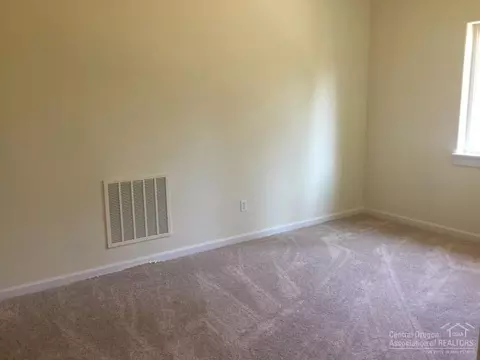 17040 Kasserman Dr, Bend, OR 97707 photo 8