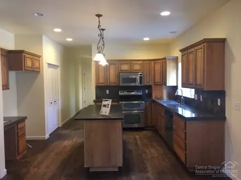 17040 Kasserman Dr, Bend, OR 97707 photo 4