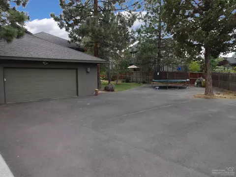 19646 Harvard Pl, Bend, OR 97702 photo 3