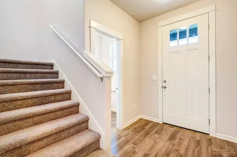 20433 Dixie Ct, Bend, OR 97702 photo 2