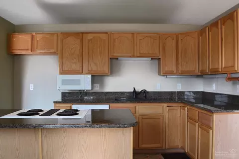 1024 E Ranch Ave, Sisters, OR 97759 photo 3