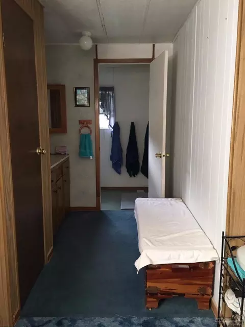 60983 SW Mcmullin Dr, Bend, OR 97702 photo 4