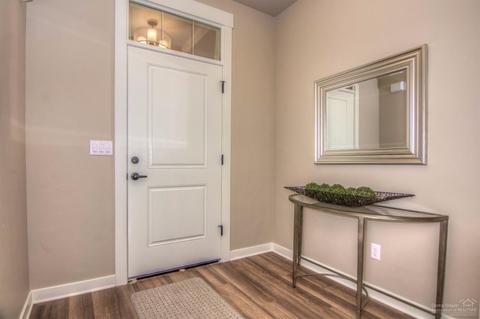 60463 SE Hedgewood Ln, Bend, OR 97702 photo 2
