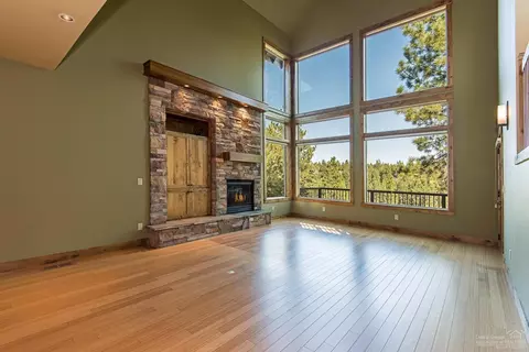61335 Big Eddy Cir, Bend, OR 97702 photo 3