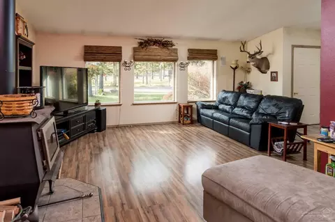 15836 Davis Ave, La Pine, OR 97739 photo 4