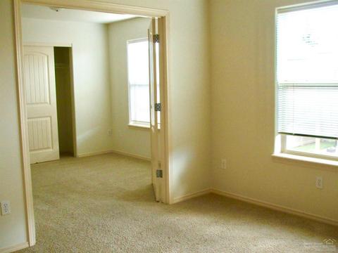 665 SE Glengarry Pl, Bend, OR 97702 photo 6