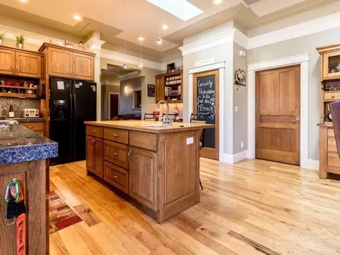 1891 NE Cliff Dr, Bend, OR 97701 photo 6