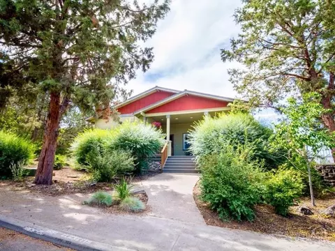 1891 NE Cliff Dr, Bend, OR 97701 photo 1