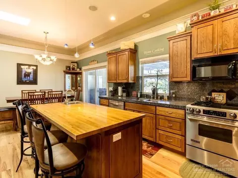 1891 NE Cliff Dr, Bend, OR 97701 photo 5