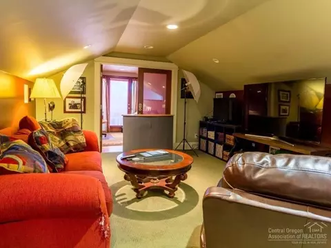1891 NE Cliff Dr, Bend, OR 97701 photo 15