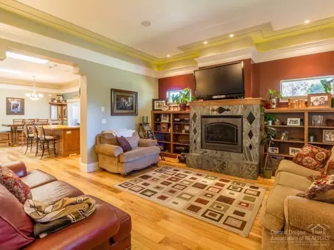 1891 NE Cliff Dr, Bend, OR 97701 photo 2