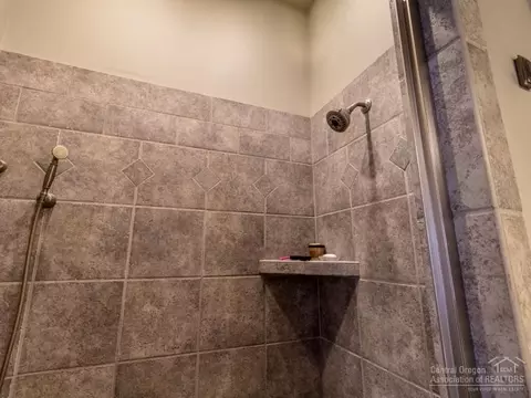 1891 NE Cliff Dr, Bend, OR 97701 photo 13