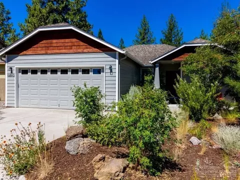 19513 Fishhawk Loop, Bend, OR 97702 photo 2
