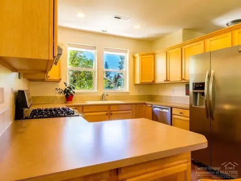 19513 Fishhawk Loop, Bend, OR 97702 photo 3