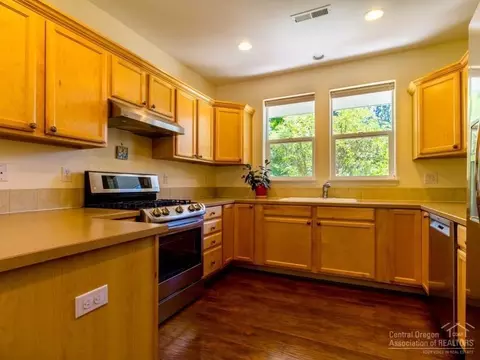 19513 Fishhawk Loop, Bend, OR 97702 photo 4