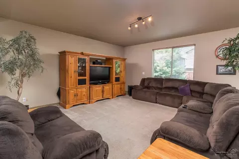 21190 Ritz Pl, Bend, OR 97702 photo 3