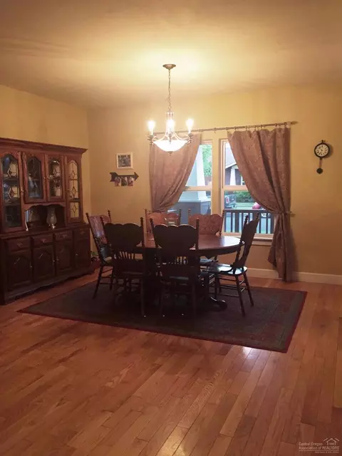 20680 Jayhawk Ln, Bend, OR 97702 photo 5