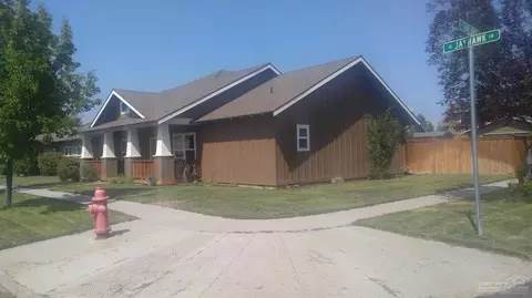 20680 Jayhawk Ln, Bend, OR 97702 photo 2