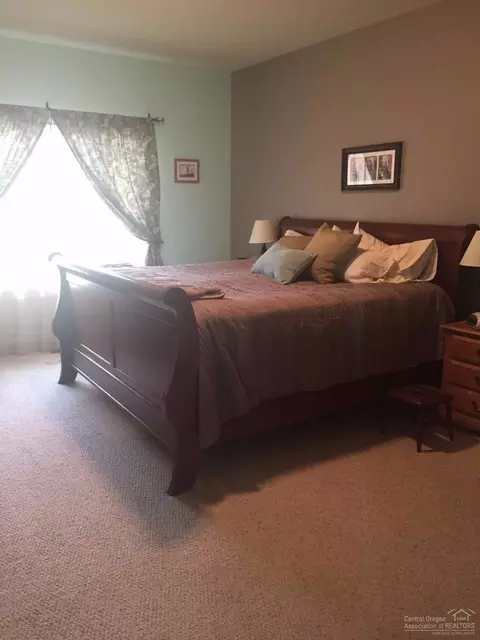 20680 Jayhawk Ln, Bend, OR 97702 photo 11