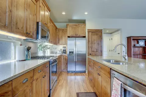 61057 Manhae Loop, Bend, OR 97702 photo 8