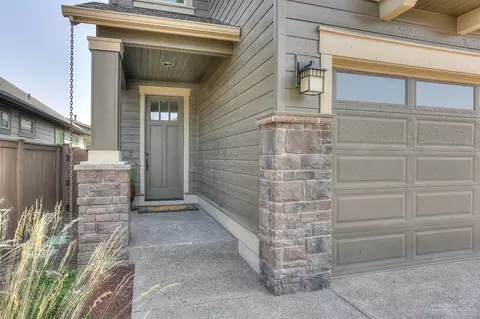 61057 Manhae Loop, Bend, OR 97702 photo 3