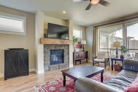61057 Manhae Loop, Bend, OR 97702 photo 5