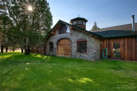 66975 West St, Bend, OR 97703 photo 2