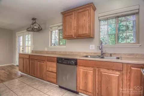 1206 NE Burnside Ave, Bend, OR 97701 photo 10