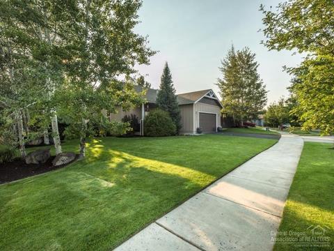 20640 Beaumont Dr, Bend, OR 97701 photo 2