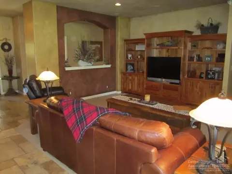 52045 Read Loop, La Pine, OR 97739 photo 6